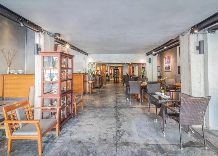 Intown Hotel